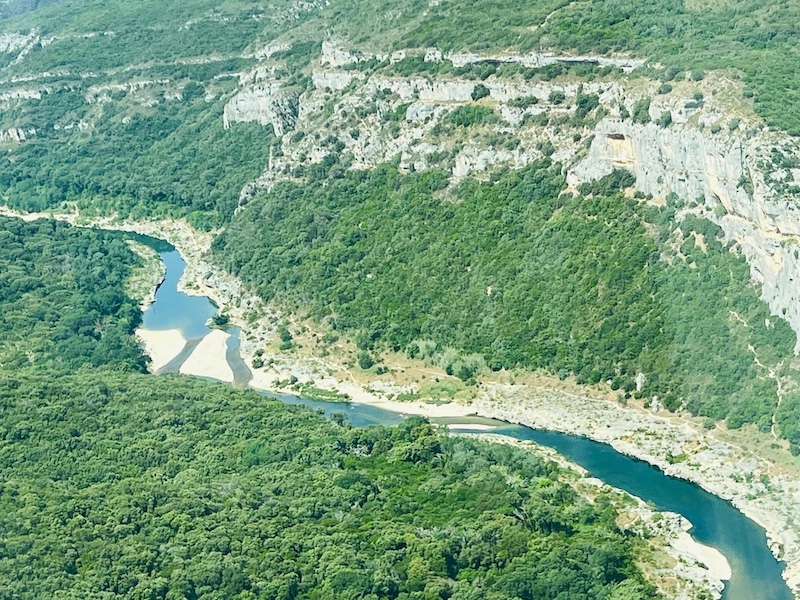 Les Gorges du Gardon représentent un canyon de 29 km de long, l'une des pépites du Gard !